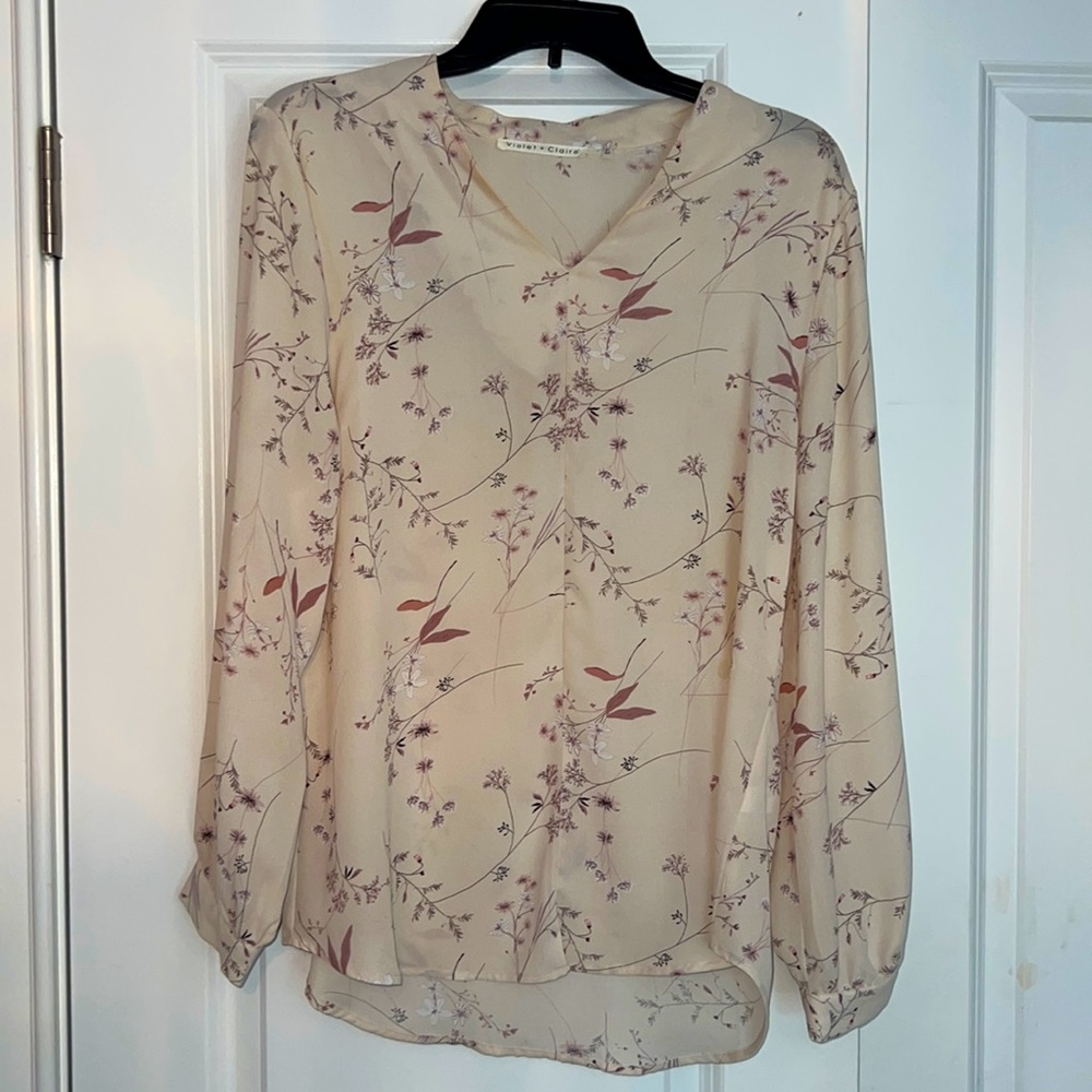 Violet and Claire, size medium, blouse, floral blouse, pink and mauve colors